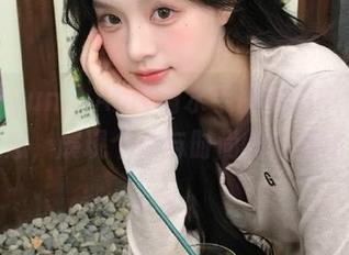 感受Myung Ah高清水手服美图中的清新气息，展现个性与时尚的完美结合